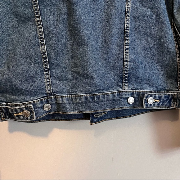 Levi Stratuss Jean Jacket - Picture 7 of 7
